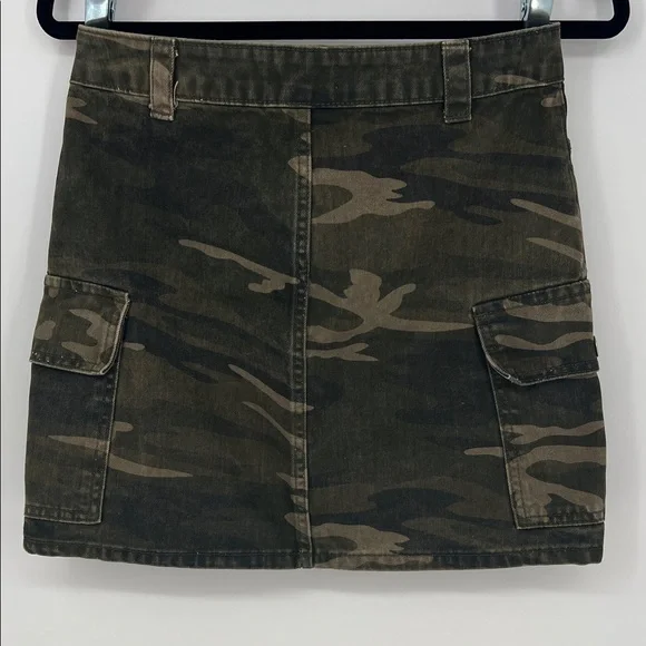 Topshop Green Camouflage Mini Skirt women’s size 6 - Picture 3 of 6
